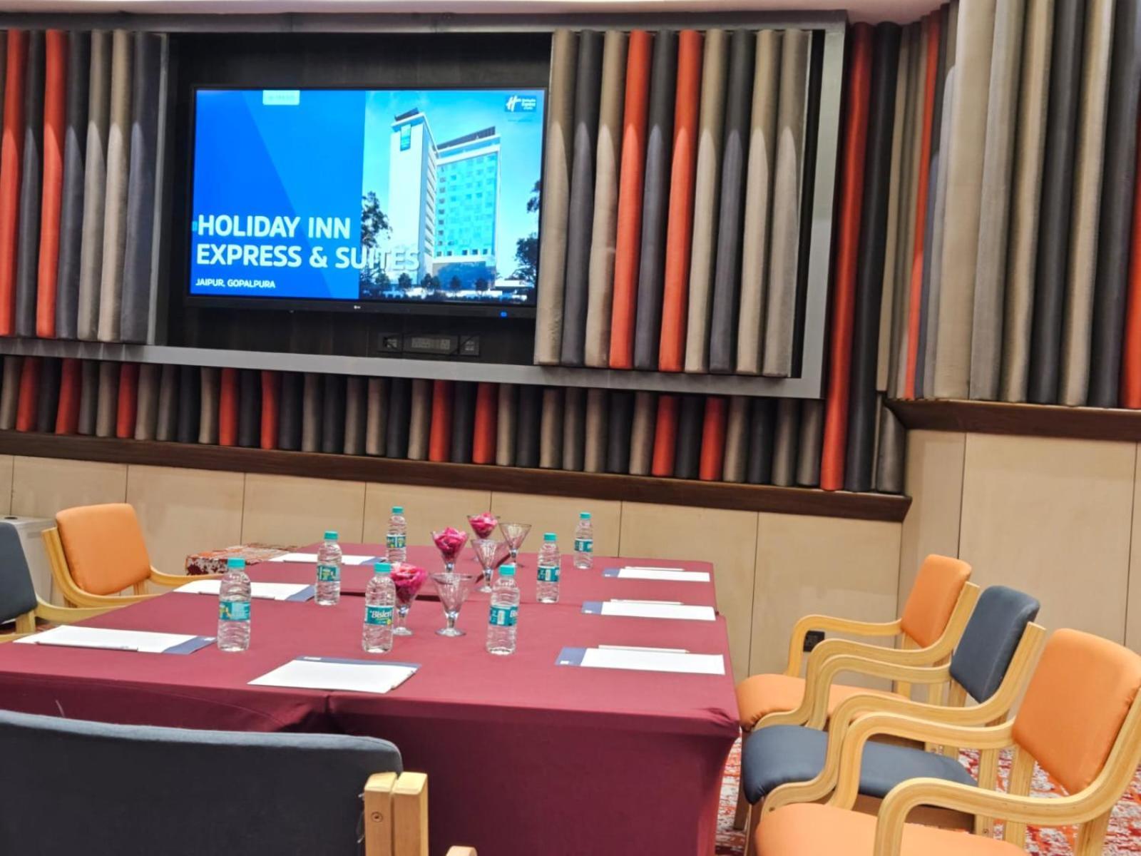 Holiday Inn Express & Suites Jaipur Gopalpura Eksteriør billede